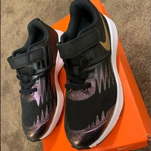 ✨Girls Nike Star Runnings Shoes 1.5Y✨